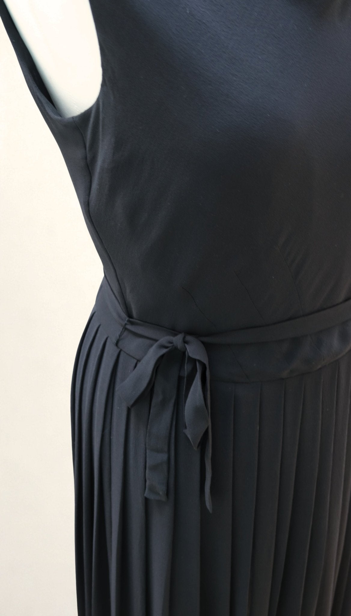 Marilyn Anselm for Hobbs black silk dress Size 10 - KingsRoad1990
