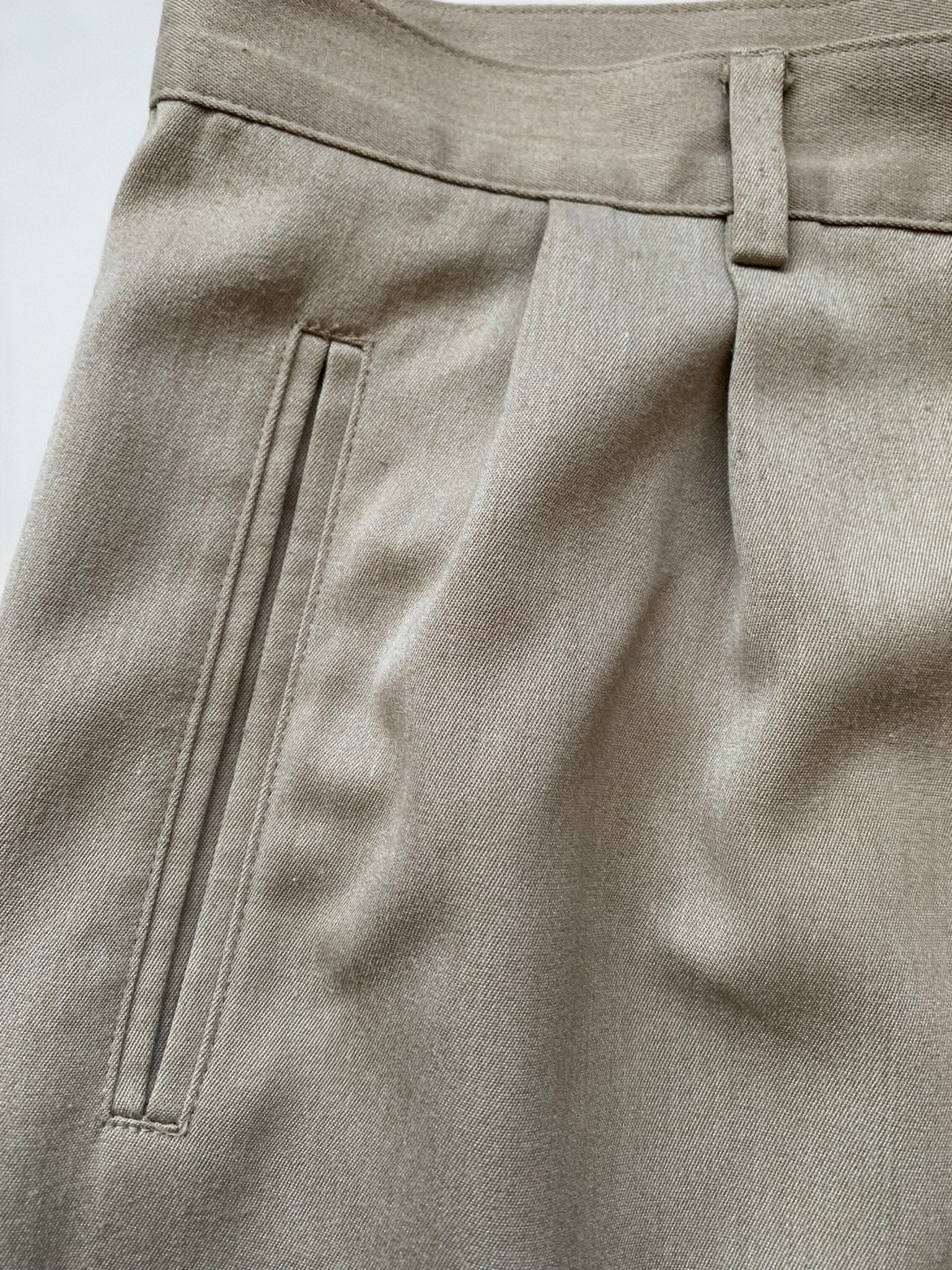 Benetton beige tapered pleat top trousers Size 12 - KingsRoad1990