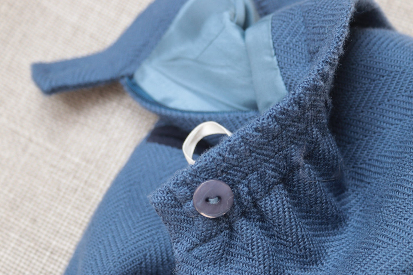Avoca dusky blue wool herringbone column skirt Size 10 - KingsRoad1990