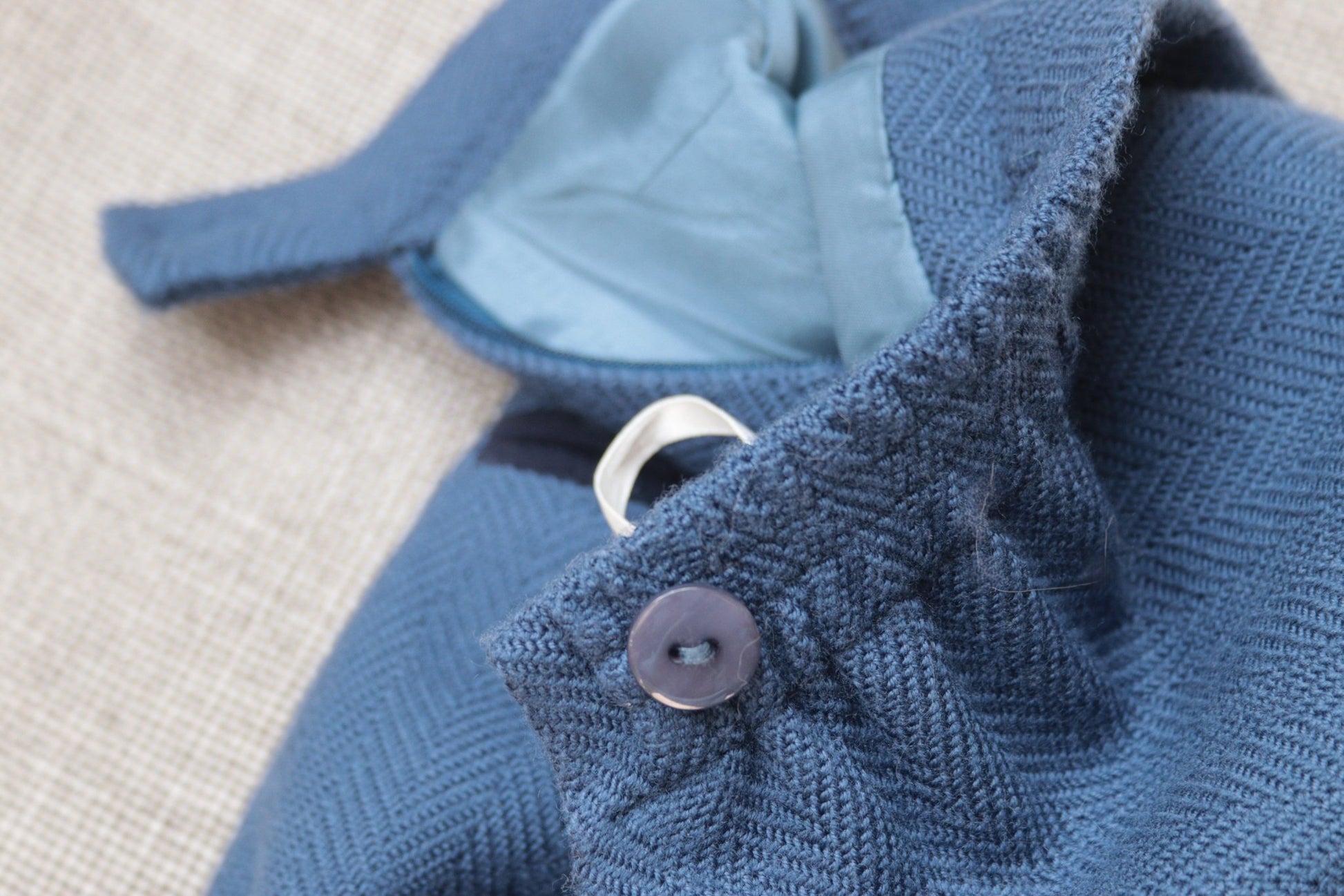 Avoca dusky blue wool herringbone column skirt Size 10 - KingsRoad1990