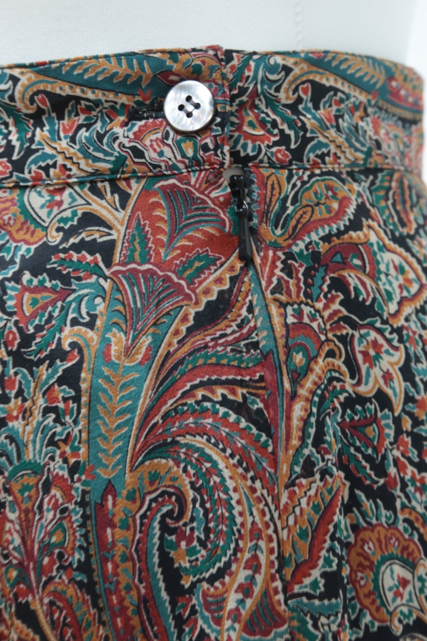 Laura Ashley tan paisley silk long skirt Size 10 - KingsRoad1990