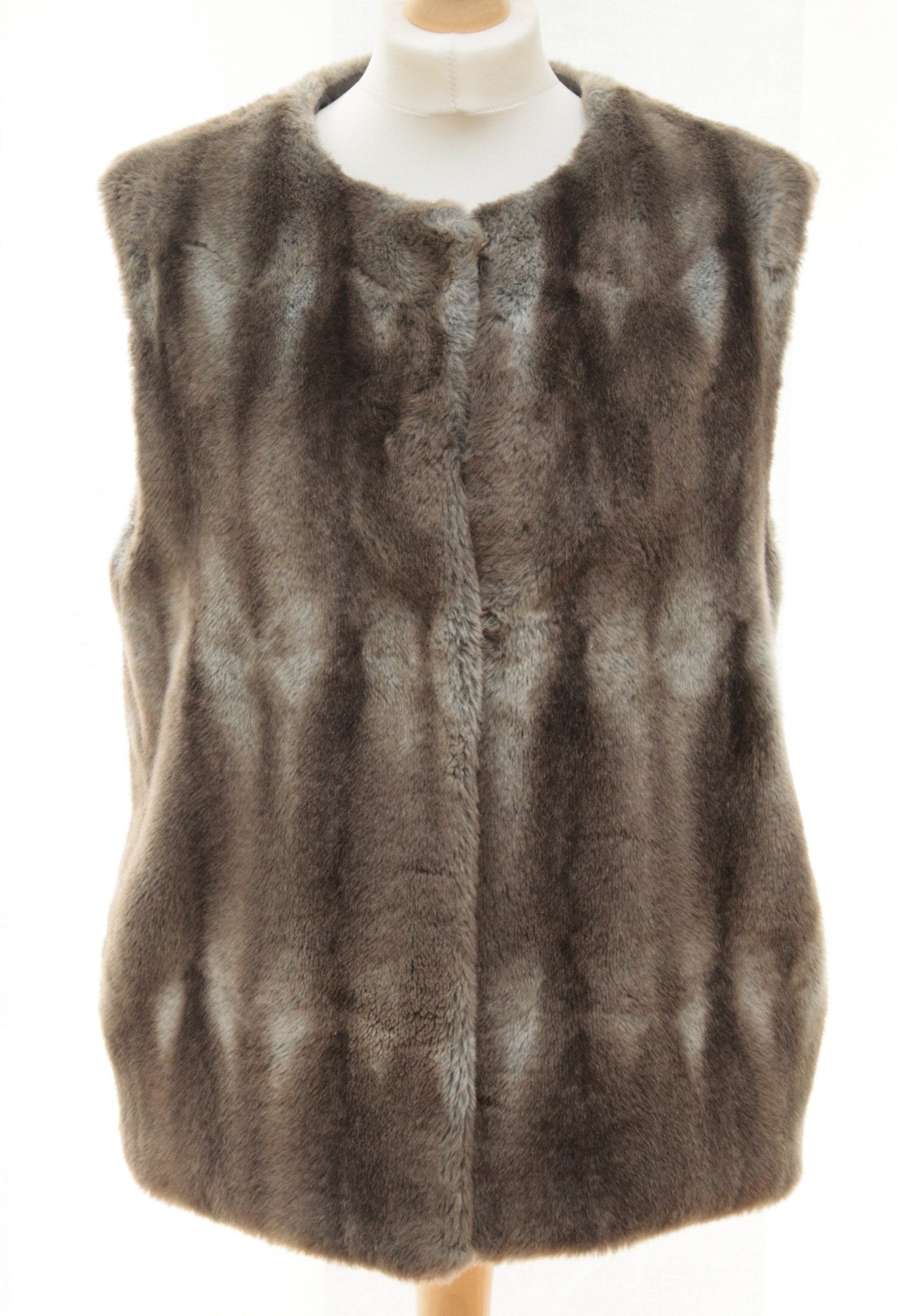 Caractère brown faux fur gilet Size 12 - KingsRoad1990