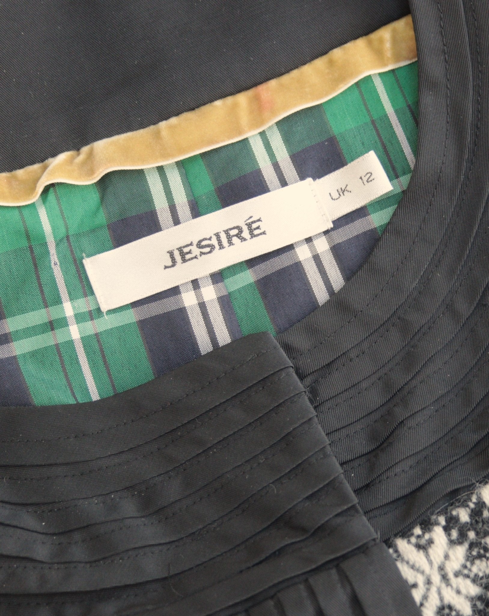 Jesiré black & off - white flower pattern light coat Size 12 - KingsRoad1990