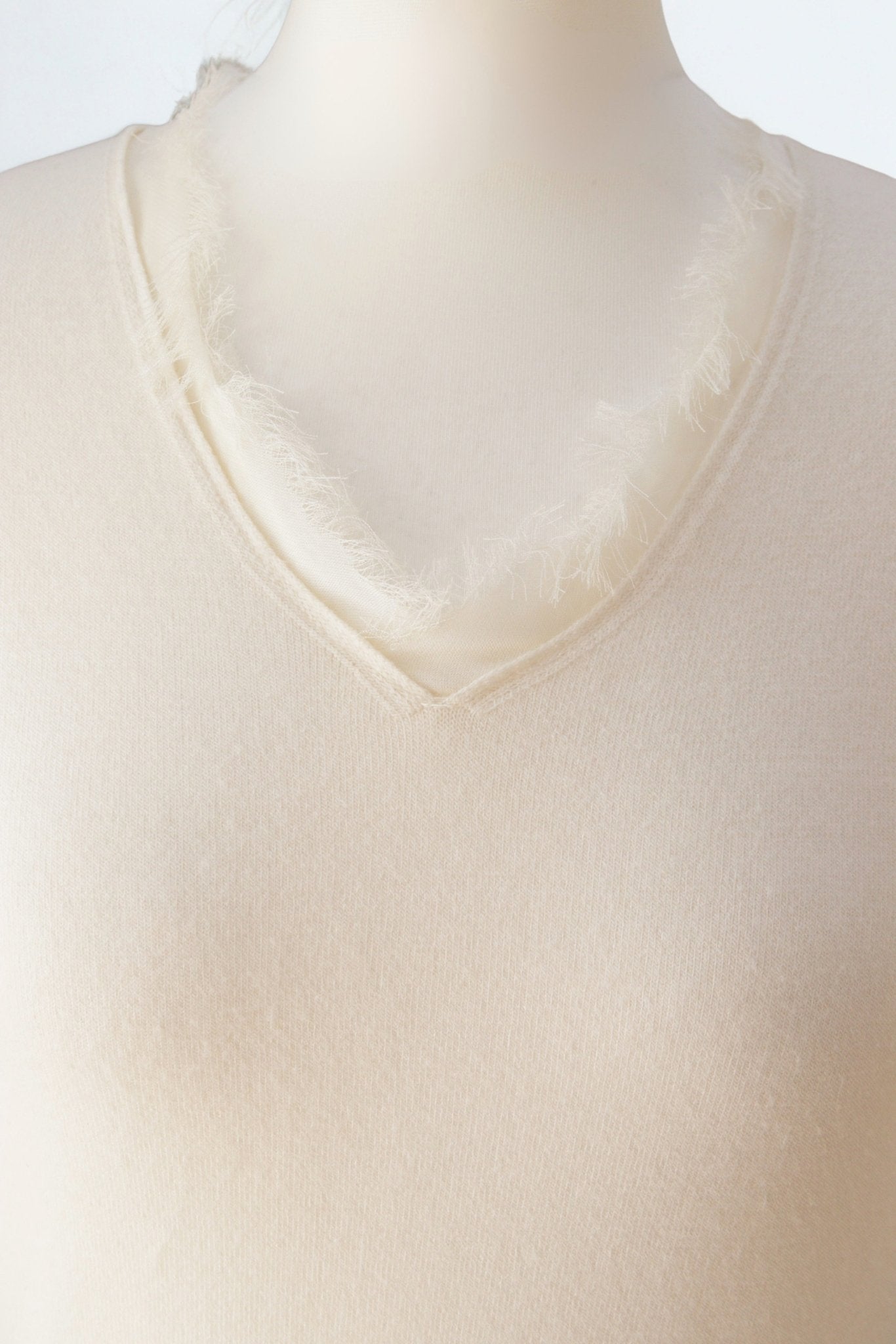 Caractère cream wool blend fringed edge jumper Size 10 - KingsRoad1990