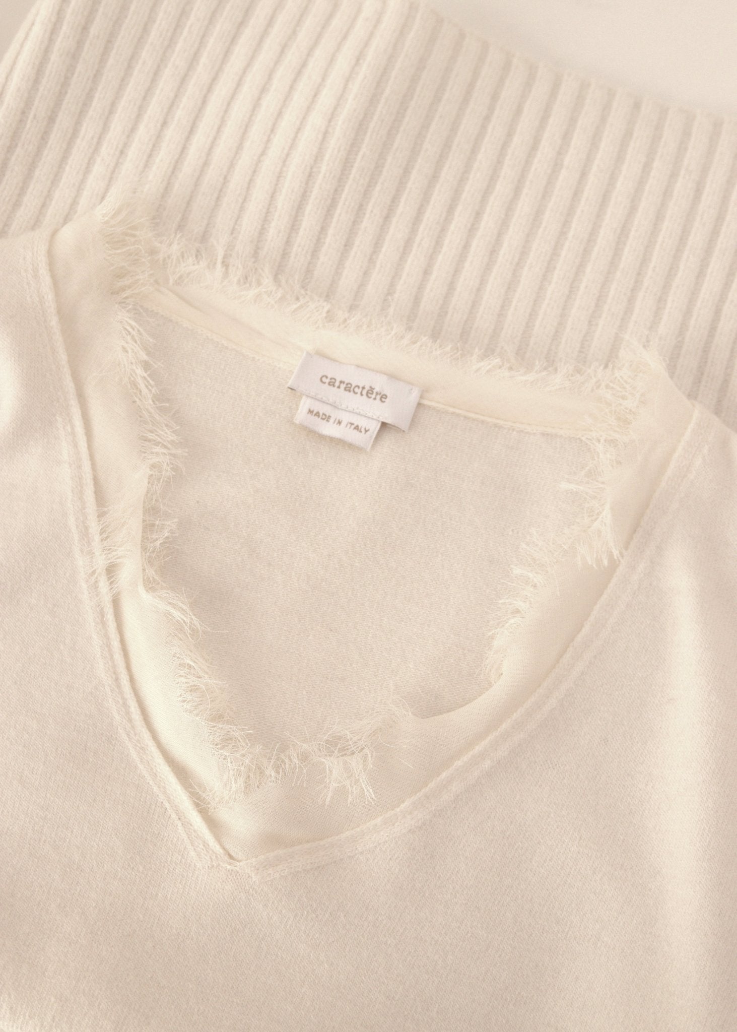 Caractère cream wool blend fringed edge jumper Size 10 - KingsRoad1990