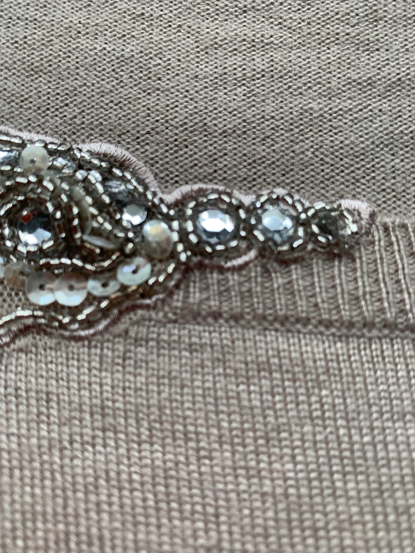 Caractère grey jewelled neck fine knit jumper Size M UK 12 - KingsRoad1990