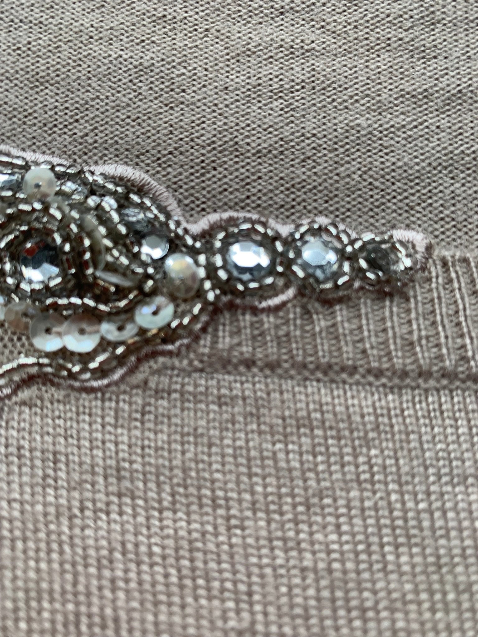Caractère grey jewelled neck fine knit jumper Size M UK 12 - KingsRoad1990