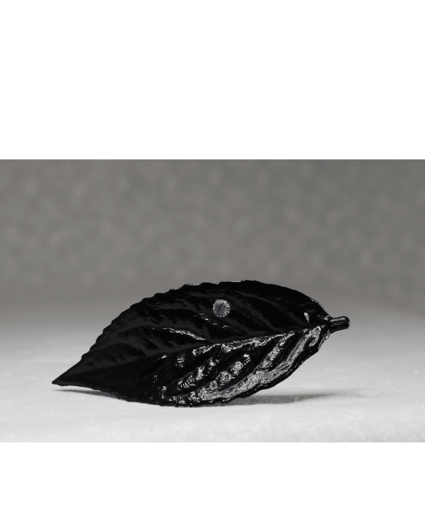 Buch & Deichmann black resin leaf brooch - KingsRoad1990