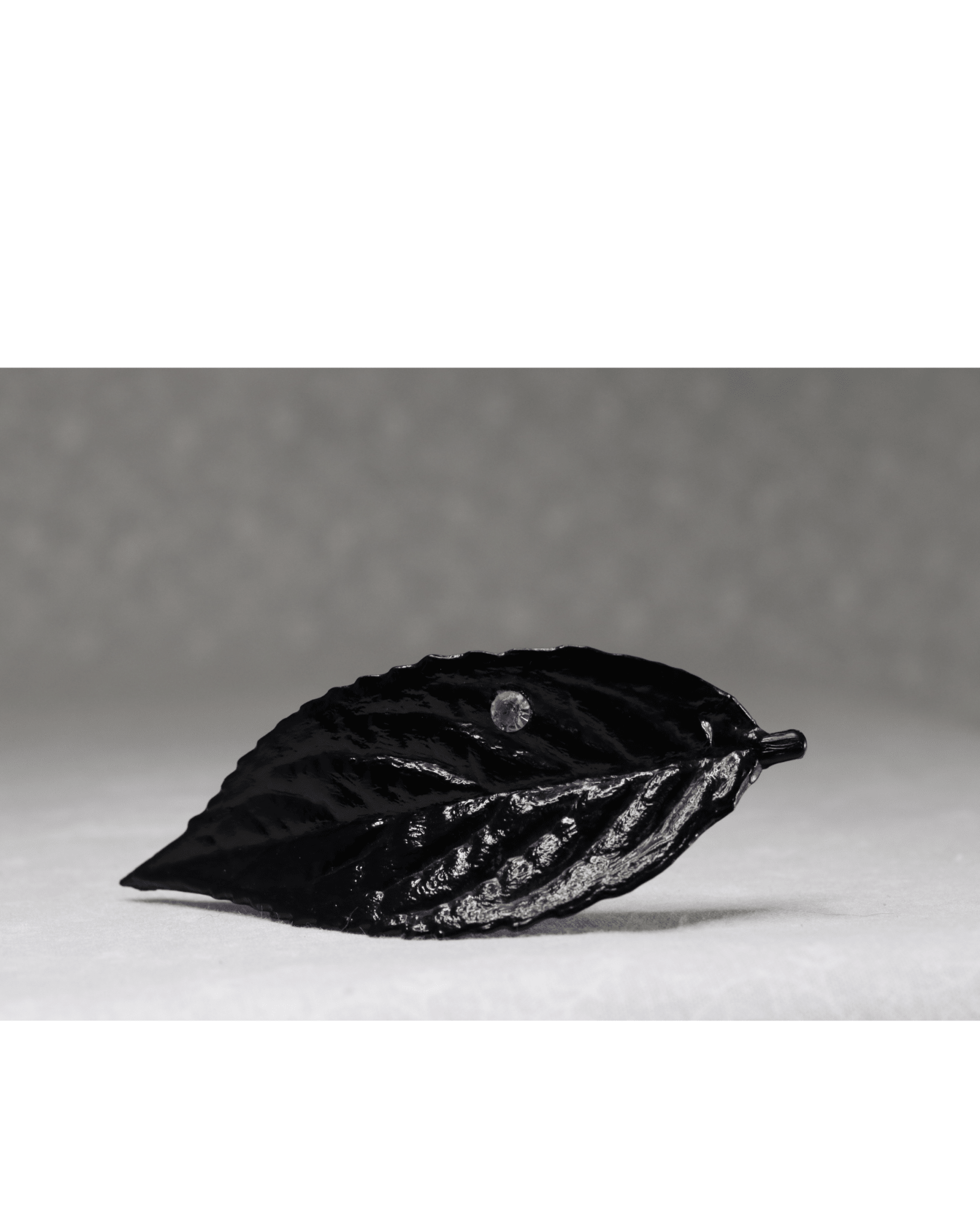 Buch & Deichmann black resin leaf brooch - KingsRoad1990