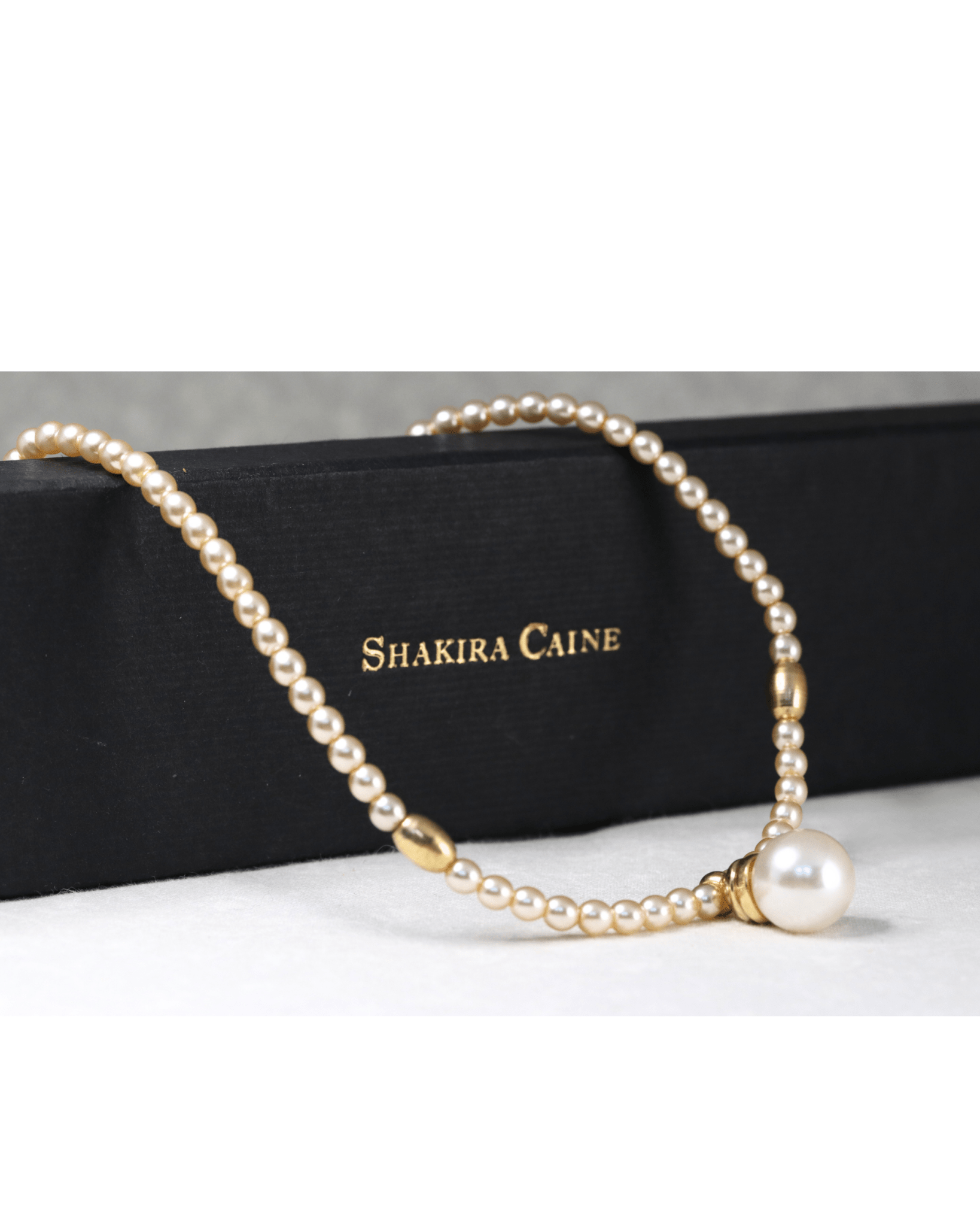 Shakira Caine faux pearls necklace - KingsRoad1990