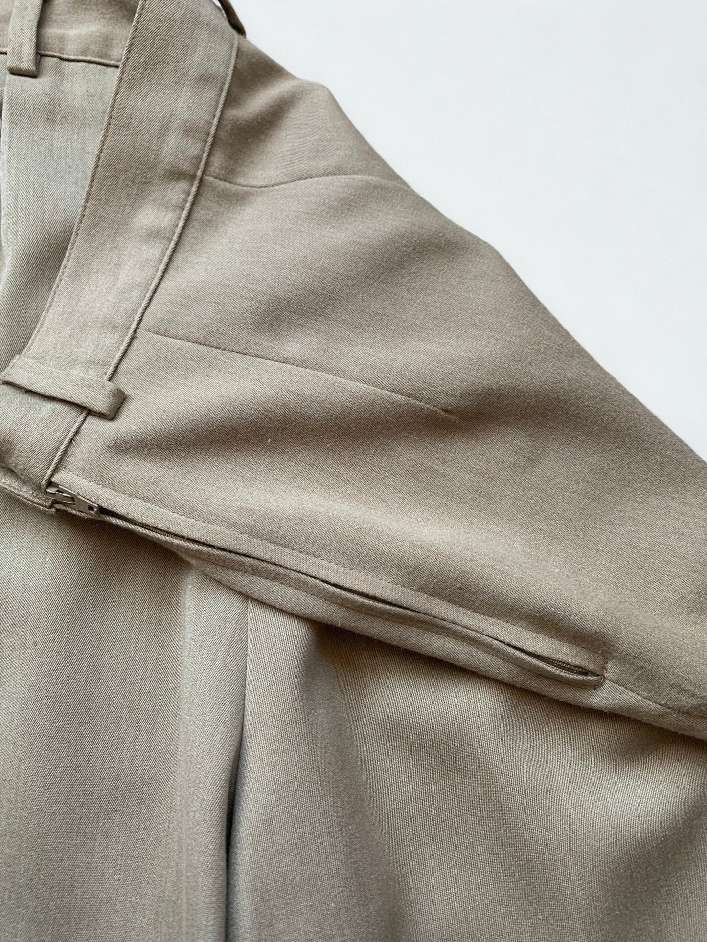 Benetton beige tapered pleat top trousers Size 12 - KingsRoad1990
